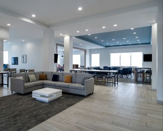 Staybridge Suites Louisville - Expo Center By IHG - Louisville - Living room