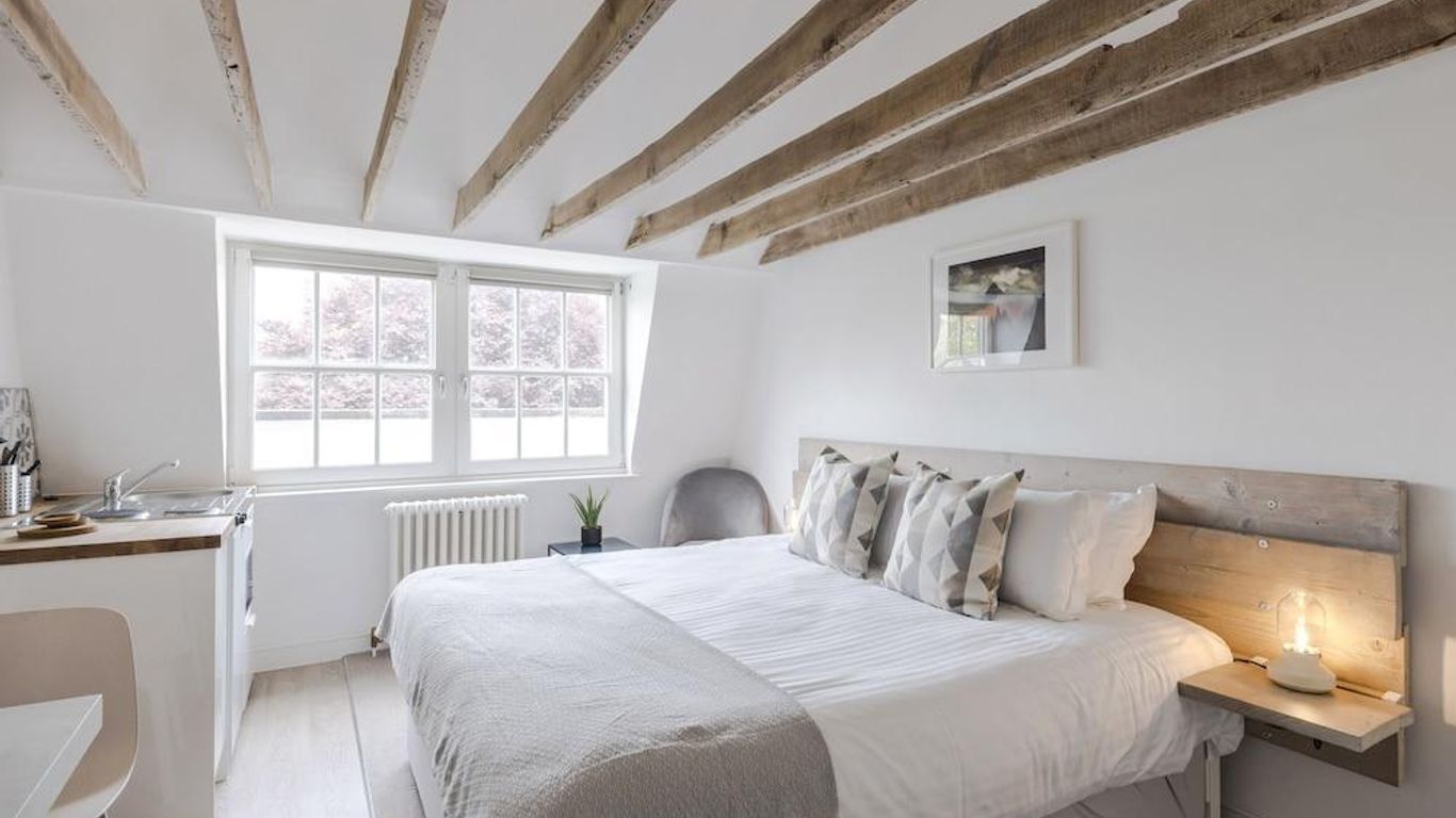 4 Berkeley Sq - Yourapartment