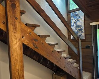 Convenient, Clean, Cozy, Cheap 2 - Tallahassee - Escaleras