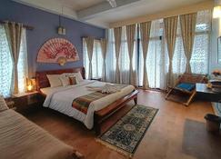Sha Ri Loum Homestay - Shillong - Camera da letto