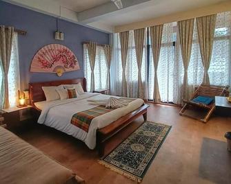 Sha Ri Loum Homestay - Shillong - Bedroom