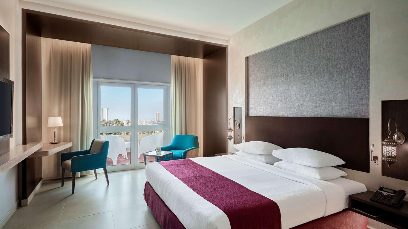 قرية مكارم النخيل