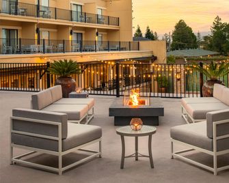 Toll House Hotel Los Gatos, Tapestry Collection by Hilton - Los Gatos - Патіо