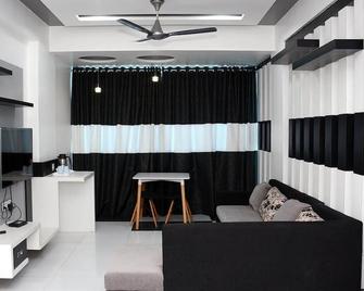 Shree Hotel - Ambaji - Living room