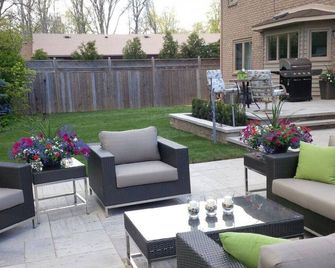 Executive Family Home with awesome back yard patio. - Burlington - Βεράντα
