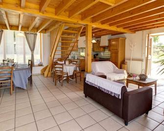Gite Les Salles, 3 bedrooms, 6 persons - Cervières - Sala de estar