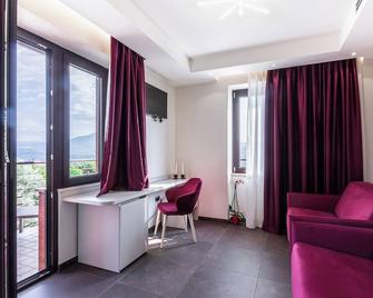 Lual Bleisure Hotel - Pofi - Living room