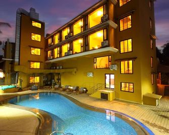 دو باجا ديك كومفرتس - كالانغوت - حوض السباحة