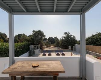 Cedar Forest Villa Alyko - Naxos - Balcone