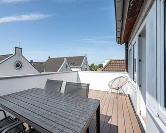 Ferienwohnung mit Dachterrasse - Heide - Balcon
