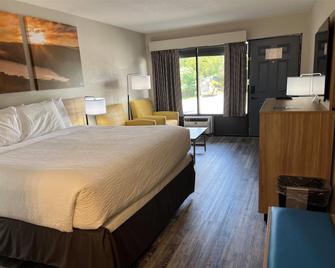 Days Inn by Wyndham Branson Ozarks - Branson - Bedroom