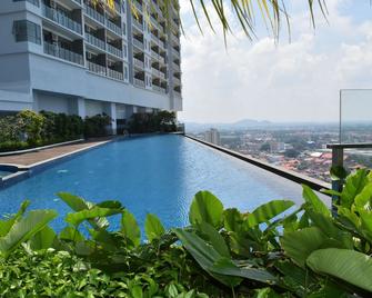 Silverscape Family Studio Suite - Malacca - Pool