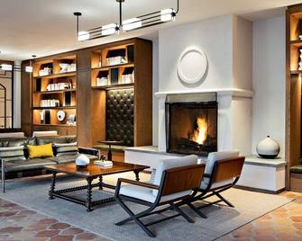 Peaceful Forest Suite: Enjoy Evening at Fireside & Outdoor Pool - Santa Cruz - Salónek