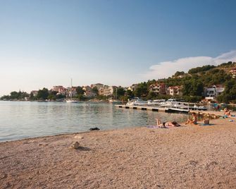 Three-Bedroom Apartment In Sibenik - Šibenik - Strand