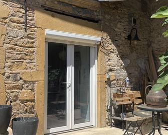 Petit studio aux portes du beaujolais - Saint-Germain-Nuelles - Terasa