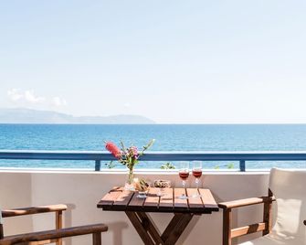 Anesis Hotel - Kythira - חוף