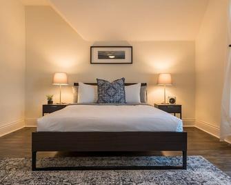 Beautiful, Large Home - Bay Views And Parking! - San Diego - Habitación