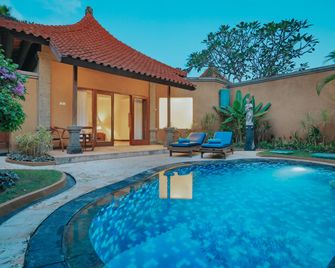 Parigata Villas Resort - Denpasar - Piscina