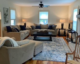 Graves Mountain Farm & Lodges - Syria - Living room
