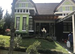 Eton Asia Kota Bunga Villas - Puncak - Building