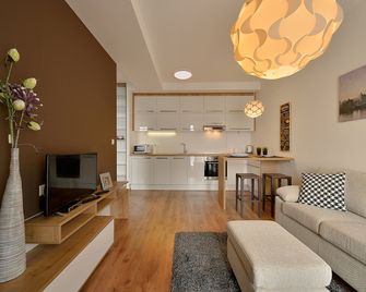Self Check-in Apartments by Ambiente - Bratislava - Wohnzimmer