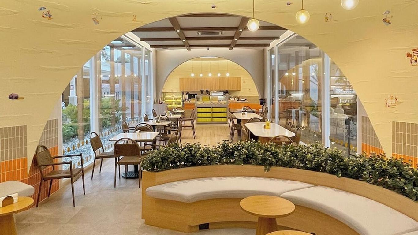 إيشا باتايا هوتل