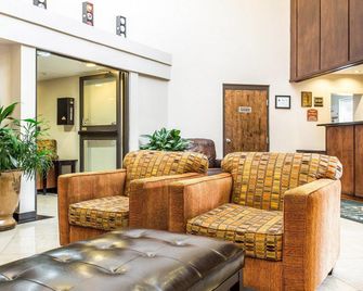 Quality Inn & Suites Coliseum - גרינסבורו - לובי