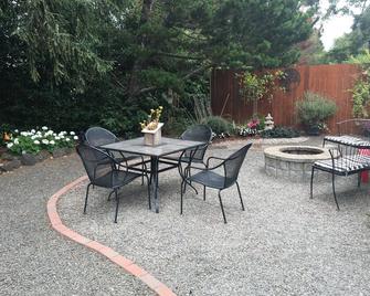 420 Ave T - Gardeners Paradise - Seaside