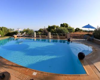 Villa Grejo Porto Heli - 波爾圖里佐凱利 - 游泳池