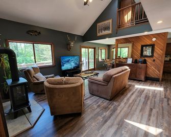 The Wolf Den - A Wooded Hideaway - Hayward - Sala de estar