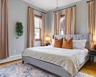 The Nininger Historic 3 Br Apt - Walk To Dt, Dog Friendly - Hastings - Bedroom