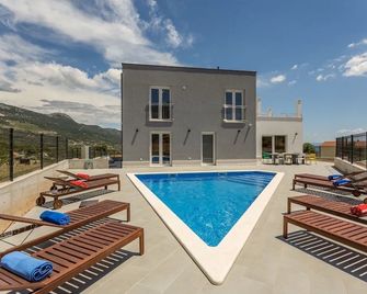 Villa Mila Kastela - Kaštel Novi - Piscine