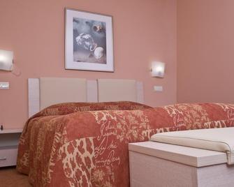 Neven Hotel - Akhtopol - Bedroom