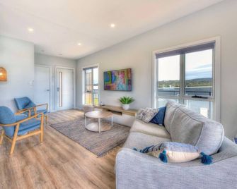 Archella 2 - Coles Bay - Living room