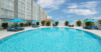 Eastin Grand Hotel Saigon - Ho Chi Minh City - Pool