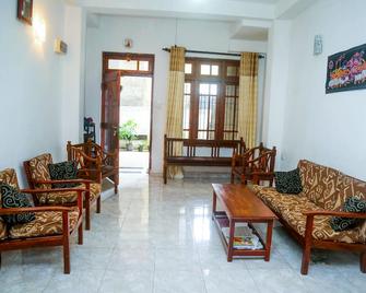 Nisansala Homestay Kandy - Kandy - Sala de estar