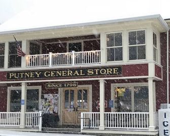 Family Friendly Hilltop House In Putney Vermont - Putney - Building