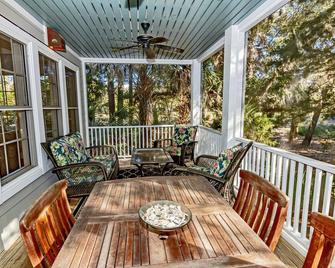 Baldy's Haven located in the middle of Bald Head Island backing up to 12th fairway! - Bald Head Island - Balcony