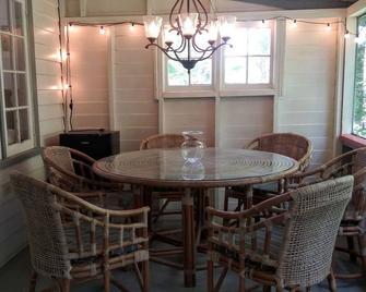 La Casita, The 1934 Tiny House - Laporte - Comedor