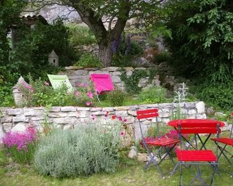 Un Jardin Dans la Falaise - Bouzies - Binnenhof