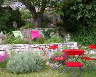 Un Jardin Dans la Falaise - Bouzies - Patio