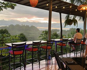 Mountain Top Park Hotel - Quepos