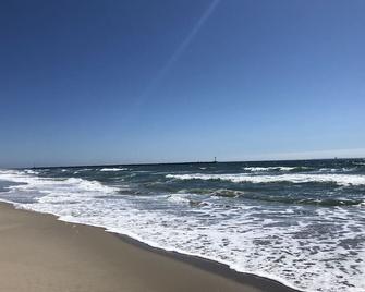 Cute Mid-Century Beach Side Bungalow | Beachside - Oxnard - Beach