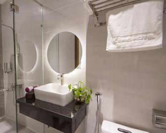 King House Villa Hotel & Spa - Дананг - Ванна кімната