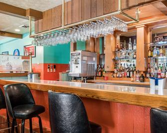 Quality Inn - Huntingburg - Bar