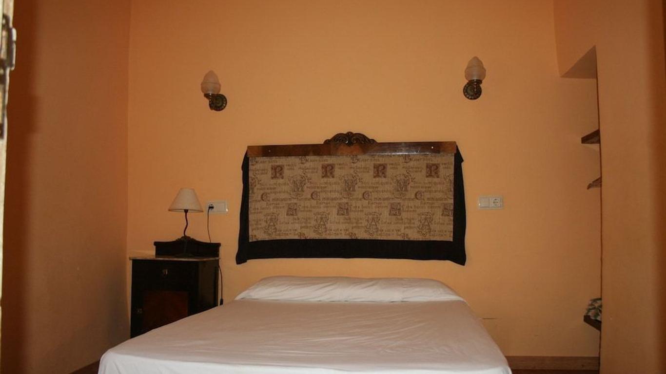 La Bodega Del Camino aka Albergue On TheLe