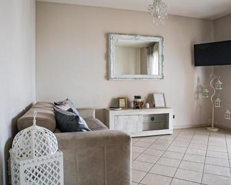 Giramondo Luxefierairport - Fiumicino - Living room