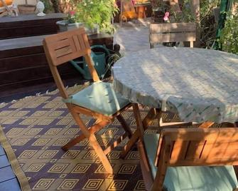Studio Perier with garden - Vélodrome 15 mns bus - Marseille - Patio