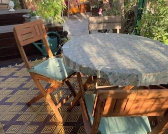 Studio Perier with garden - Vélodrome 15 mns bus - מרסיי - פטיו