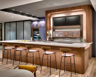 Courtyard by Marriott Ames - Ames - Bar